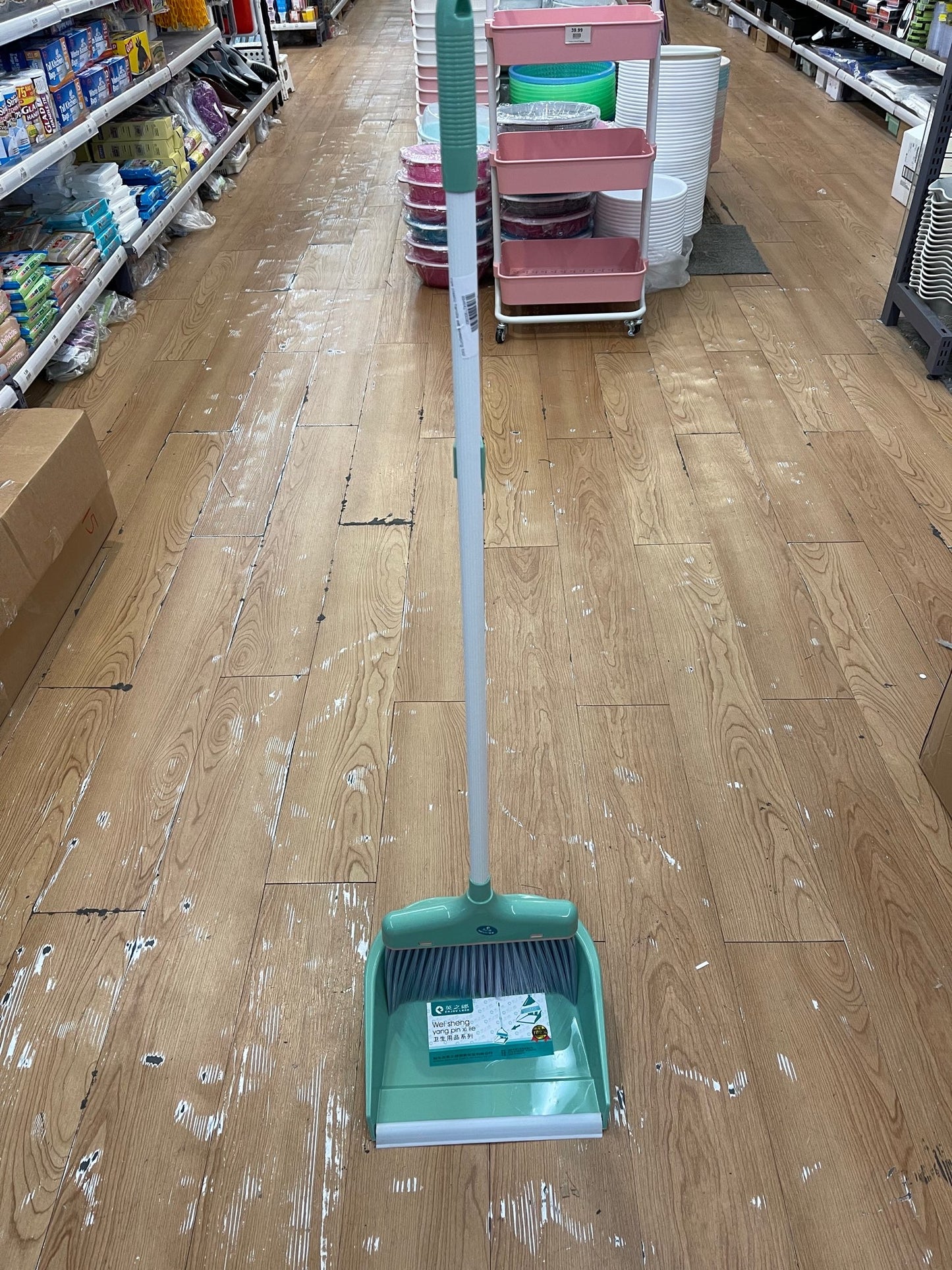 Large plastic handle set sweeping tool
