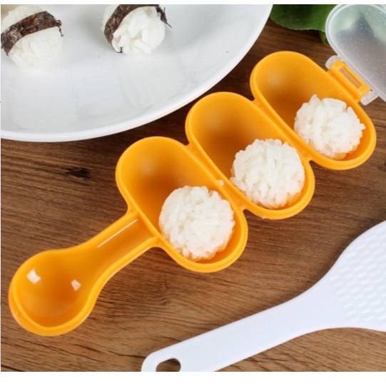 Shake the rice ball mold