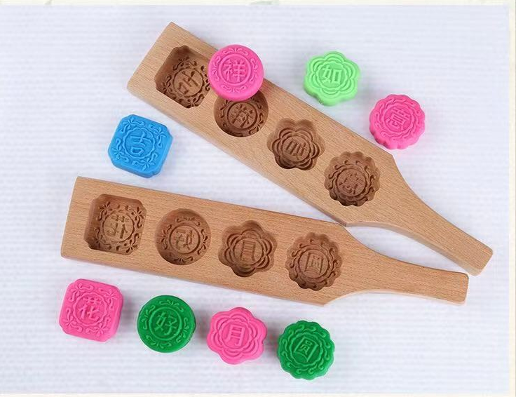 Wooden baking cake molds